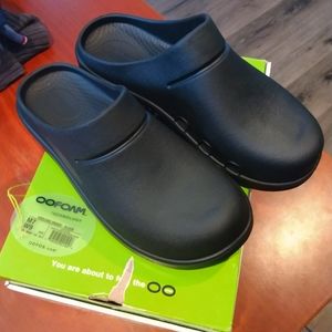 New Oofos Oocloog clogs